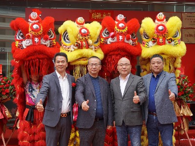 賽康尼與客戶合影 賽康尼與客戶合影